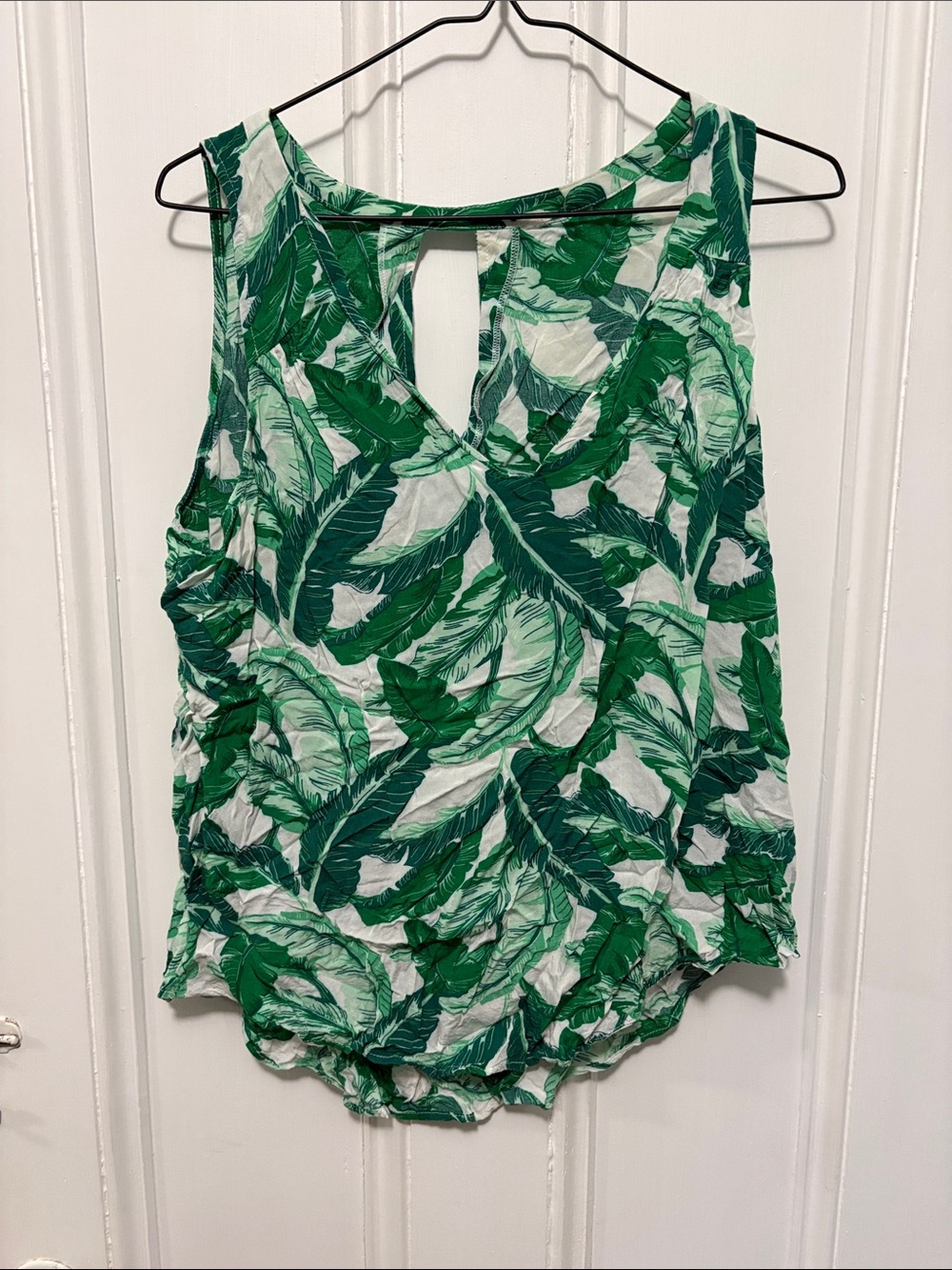 Sleeveless Green Leaf Print V-Neck Tank Top
